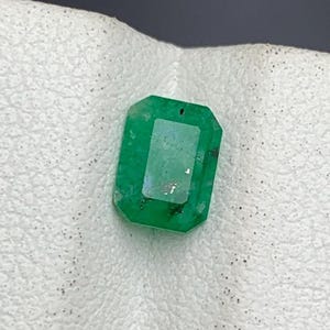 1.10ct Natural Unheated Loose Swat Emerald Gemstone For Jewelry  Designers
