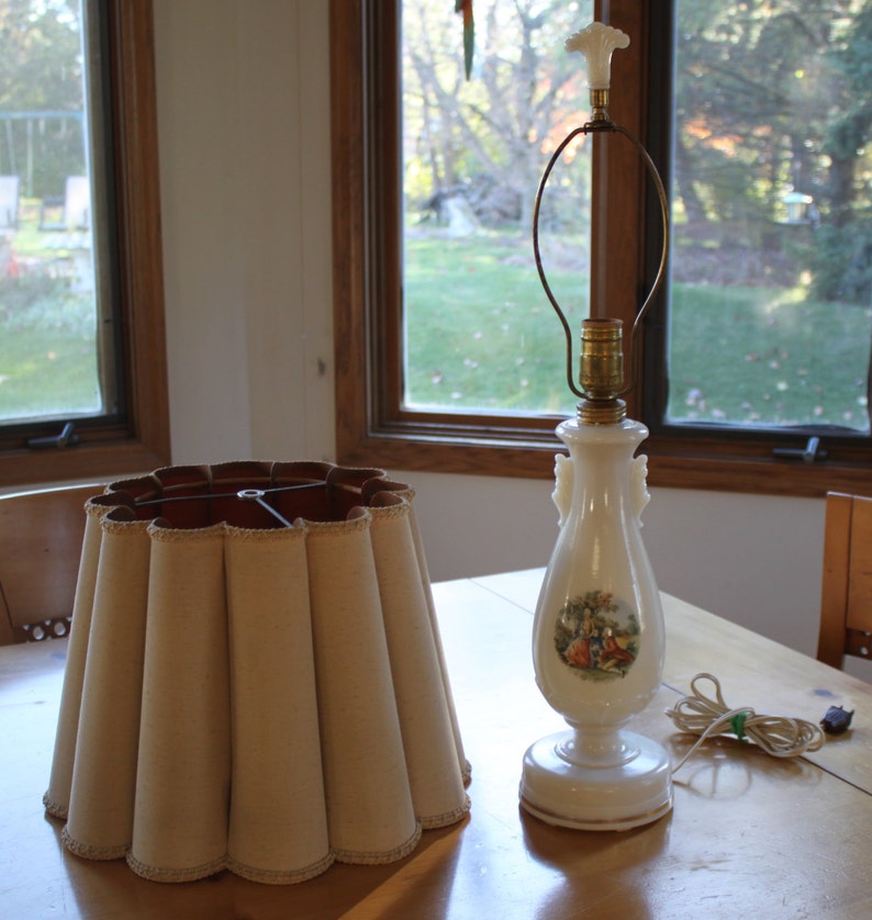 Vintage Gorgeous Milk Glass Table Lamp Colonial Courting Couple