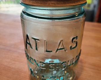 Antique  ATLAS STRONG SHOULDER Mason Jar, Pint Size, Zinc Glass Lid