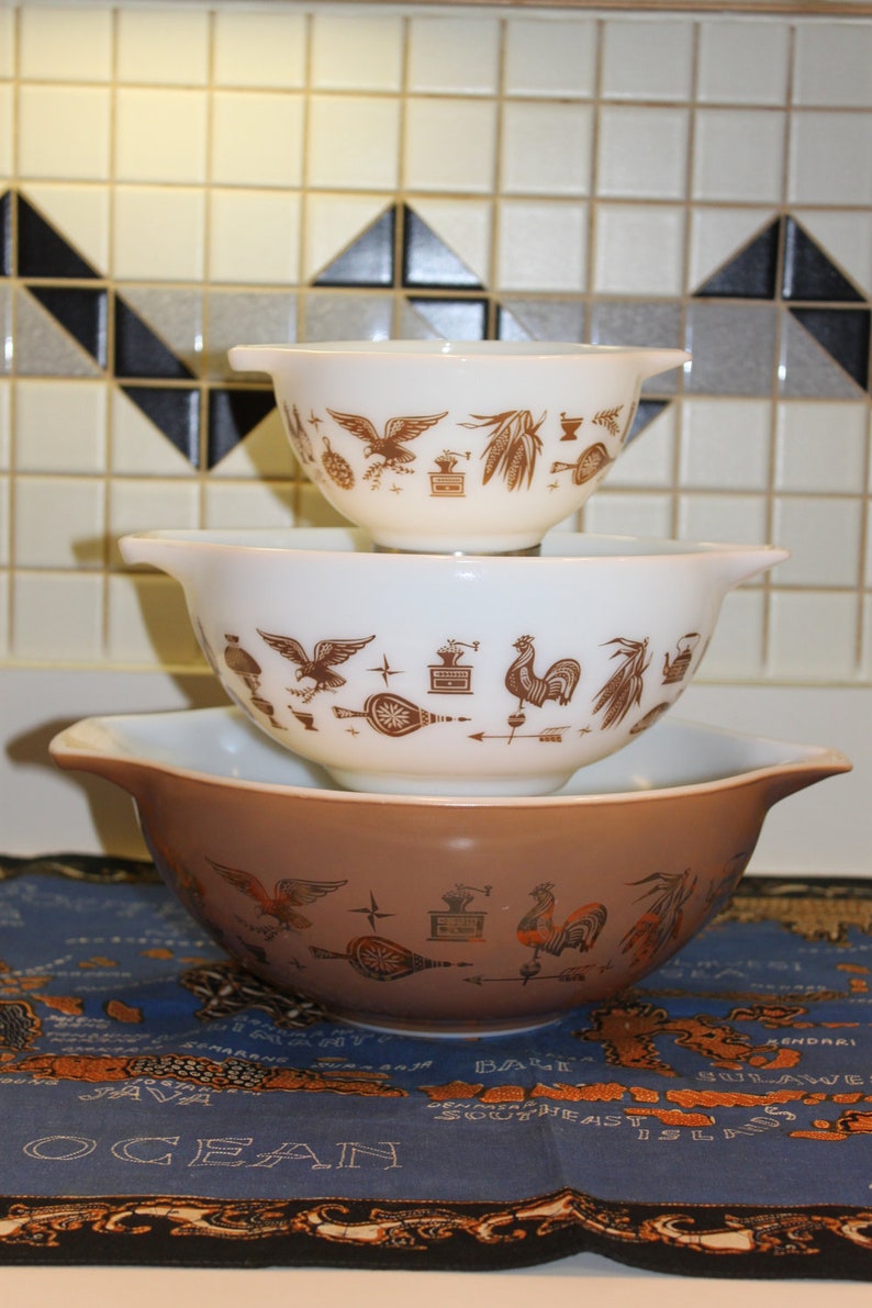 Pyrex set of 3 Early American Cinderella Nesting Mixing Bowls