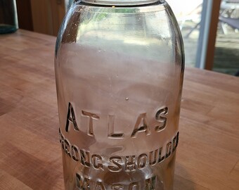 Antique ATLAS STRONG SHOULDER Clear Mason Jar, Half Gallon 64oz Zinc and Glass Lid