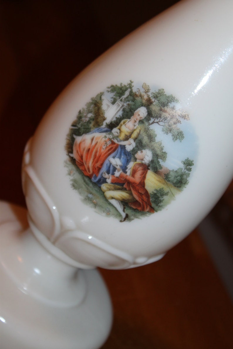Vintage Gorgeous Milk Glass Table Lamp Colonial Courting Couple