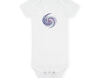 Body de bebé con estampado de remolinos galácticos / Body infantil con estampado de espiral espacial.