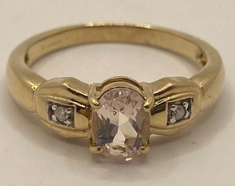 9ct Gold Diamond Ring Quartz UK Ring Size N - 9ct Yellow Gold