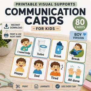 Può includere: Un set di 80 carte di comunicazione stampabili per bambini, versione maschile. Le carte presentano illustrazioni colorate di bisogni quotidiani ed emozioni con etichette come I need help, Toilet, Drink, Break, Happy, Sad, Tired, All done.