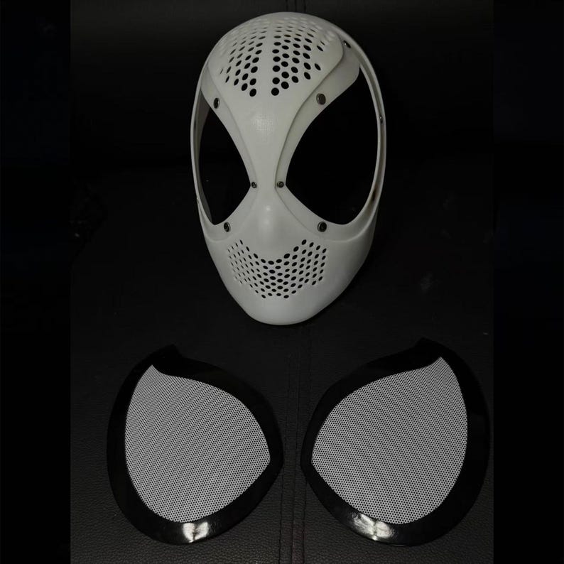 Maßgefertigte Spider-Man-Maske mit 3D-Gesichtsschale und abnehmbaren magnetischen Linsen. Face shell + lens