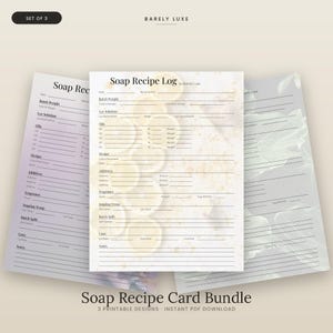 Puede incluir: Un conjunto de tres hojas de registro de recetas de jabón imprimibles con campos para peso del lote, solución de lejía, aceites, diseño, aditivos, fragancia, temperatura, curado y notas. Los diseños incluyen motivos de limón, lavanda y hojas.