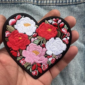 Pfingstrosen-Aufnäher zum Aufbügeln, Herz-Anhänger, süßer rot-weißer Blumenaufnäher, Reparaturflicken für Daunenjacken, personalisierte romantische Blumengeschenke für Sie