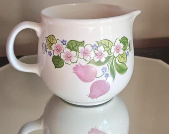 Vintage DDR Floral Tulip Creamer Jug – Mid‑Century Cottagecore Kitchenware