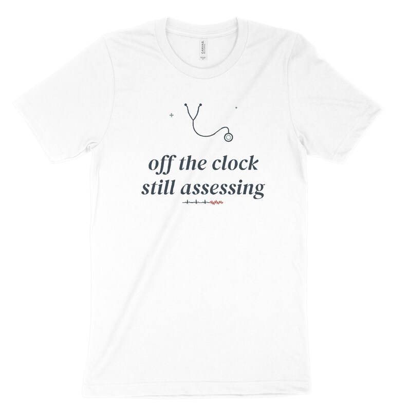 Aus der Uhr Still Assessing sarkastisches Krankenschwester Shirt, Nachtschicht Krankenschwester T-Shirt, Krankenschwester Top Bild 3