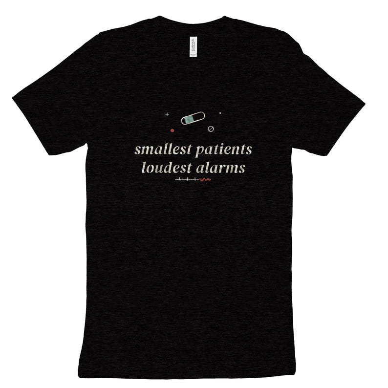 Camiseta "Pacientes Menores, Alarmes Mais Altos" para Enfermeiras da UTI Neonatal, Camiseta Sarcástica para Enfermeiras da UTI Neonatal, Presente para Enfermeiras da UTI Neonatal imagem 9