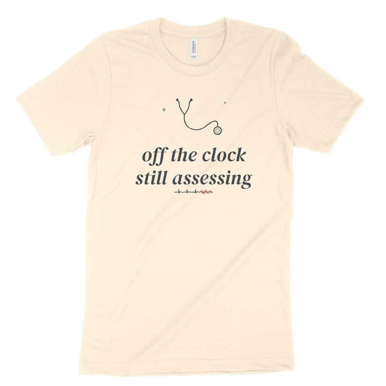 Aus der Uhr Still Assessing sarkastisches Krankenschwester Shirt, Nachtschicht Krankenschwester T-Shirt, Krankenschwester Top Bild 4