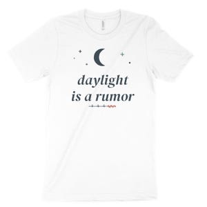 Daylight ist ein Gerücht Nachtschicht Shirt, sarkastisches Krankenschwester Tee für Nachtschicht Krankenschwestern Bild 3