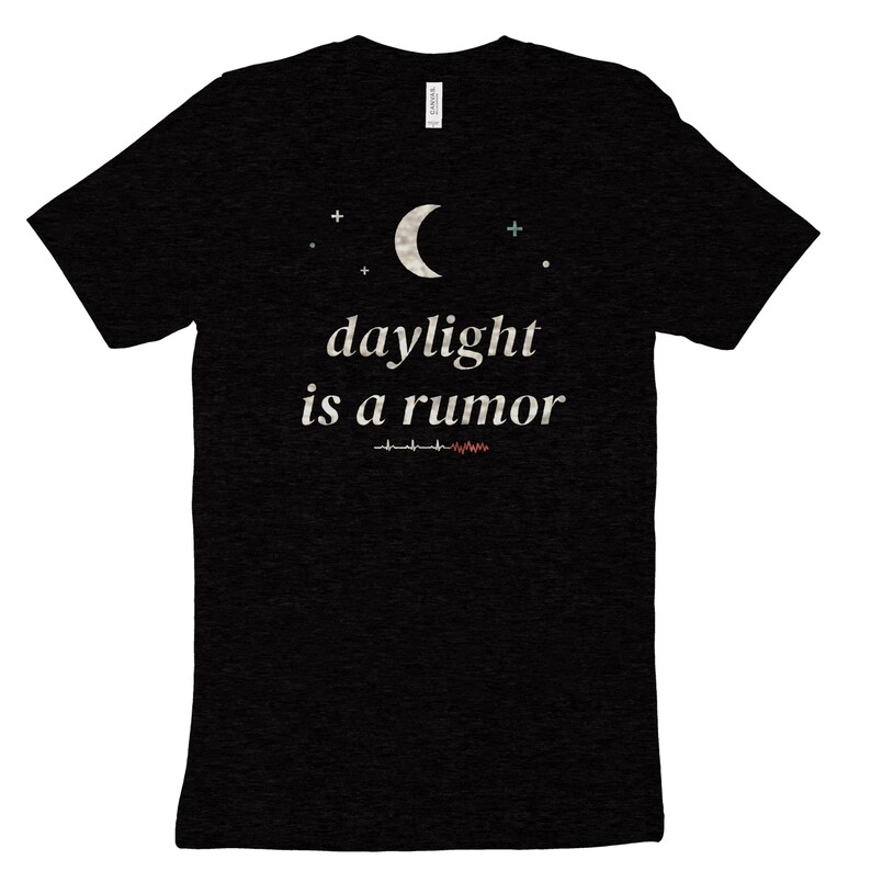 Daylight ist ein Gerücht Nachtschicht Shirt, sarkastisches Krankenschwester Tee für Nachtschicht Krankenschwestern Bild 9