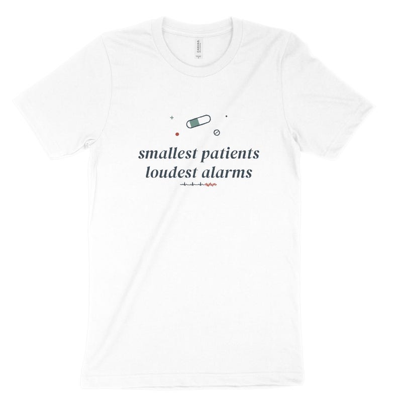 Camiseta "Pacientes Menores, Alarmes Mais Altos" para Enfermeiras da UTI Neonatal, Camiseta Sarcástica para Enfermeiras da UTI Neonatal, Presente para Enfermeiras da UTI Neonatal imagem 3