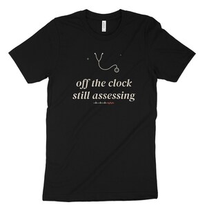 Aus der Uhr Still Assessing sarkastisches Krankenschwester Shirt, Nachtschicht Krankenschwester T-Shirt, Krankenschwester Top Bild 7