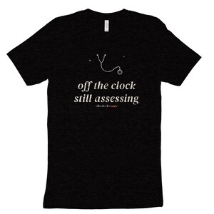 Aus der Uhr Still Assessing sarkastisches Krankenschwester Shirt, Nachtschicht Krankenschwester T-Shirt, Krankenschwester Top Bild 9