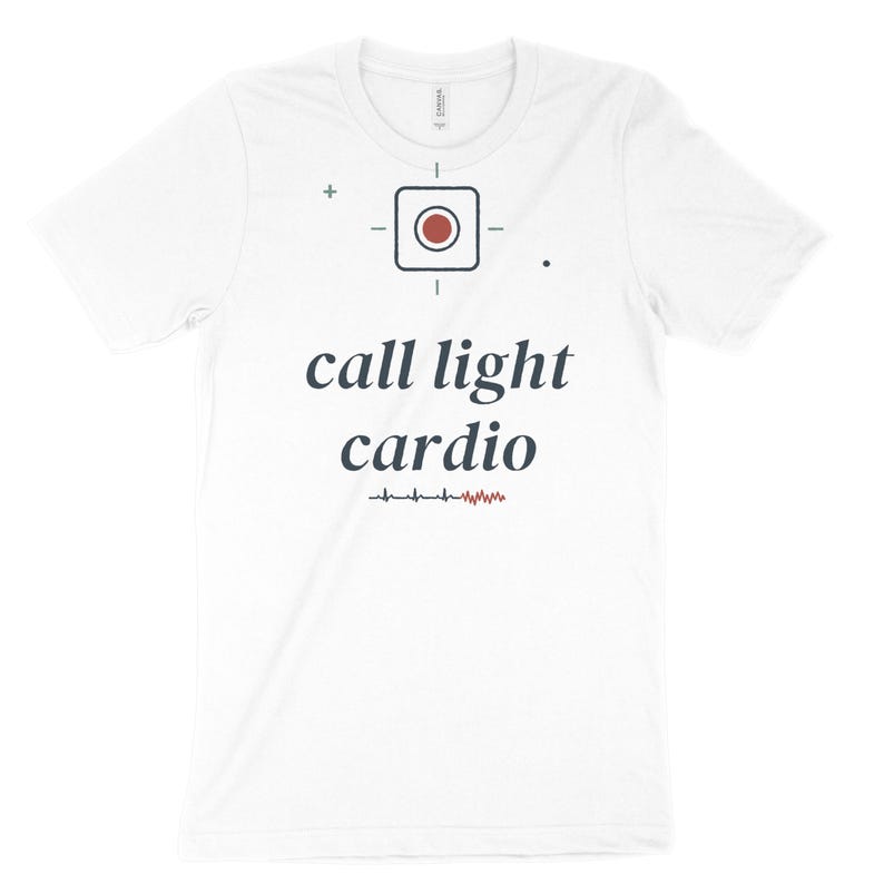 Camiseta de enfermera sarcástica con luz de llamada y cardiología, camiseta de enfermera para turno de noche, camiseta de enfermera de urgencias y UCI. imagen 3