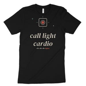 Camiseta de enfermera sarcástica con luz de llamada y cardiología, camiseta de enfermera para turno de noche, camiseta de enfermera de urgencias y UCI. imagen 7