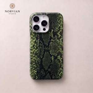 Green python texture phone case with fashion snake pattern and protective hard shell
