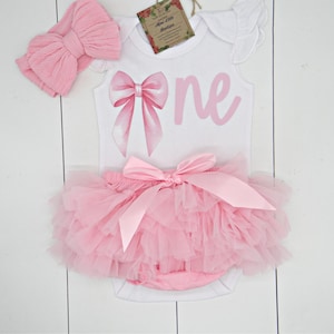 ONE pink bow girl birthday outfit, Coquette pink bow birthday outfit, Pink bow girl shirt, Coquette bow baby shirt, pink ruffe bummies