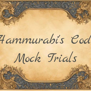 Op de afbeelding: Een rechthoekig bord met een perkamentkleurig midden met de donkere tekst Hammurabi's Code Mock Trials. Het bord is omgeven door een sierlijke, decoratieve lijst met ingewikkelde gouden en donkerblauwe bloem- en krulpatronen.