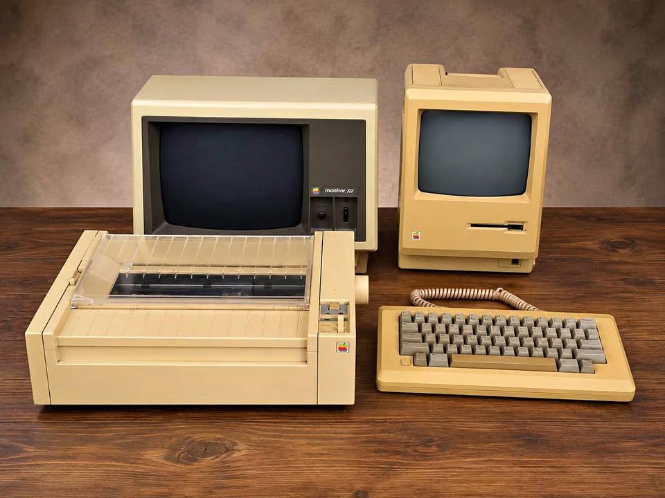 Apple Macintosh Plus ジャンク品　 ⭐️ お部屋のインテリアに Apple Macintosh Plus ジャンク品 ⭐️ お部屋のインテリアに