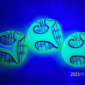 Czech Vaseline Glass Buttons( 3PCs ) Modern  CAT Collectable 27 mm  SET mix