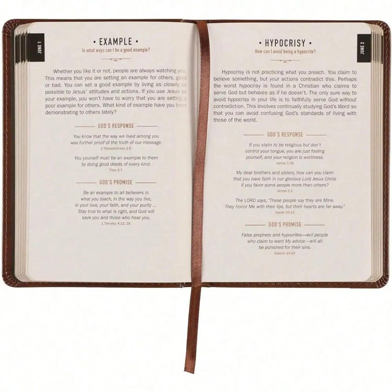 Puede incluir: Un libro devocional abierto con cubierta de cuero marr&oacute;n y marcap&aacute;ginas de cinta marr&oacute;n. La p&aacute;gina izquierda se titula June 1 Example y la derecha June 2 Hypocrisy. Ambas p&aacute;ginas contienen texto impreso con los encabezados God's Response y God's Promise.