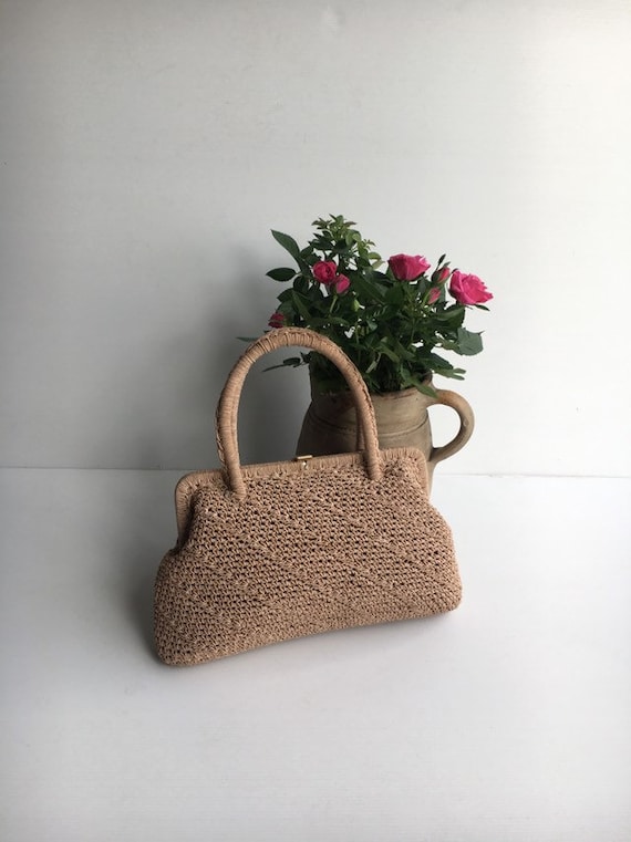1960s crochet handbag / vintage beige crochet purs