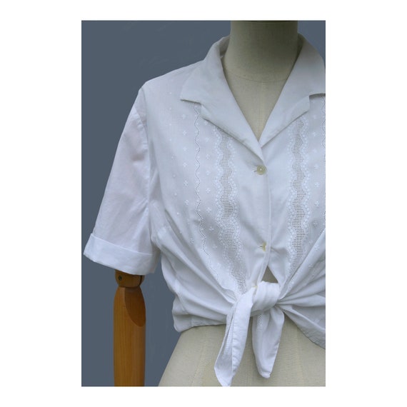 1960s embroidered white cotton blouse / Mod girl b