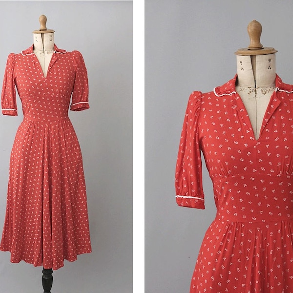 Vestido floral rojo de 1970 hace 40 años pequeño