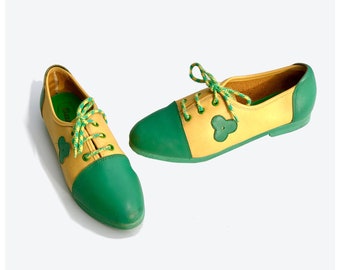 1980s flat shoes green and yellow leather / tie shoes / vintage colorful shoes Euro37 /Bata France