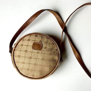 1970er Jahre Courrèges Paris Kreistasche monogrammiert