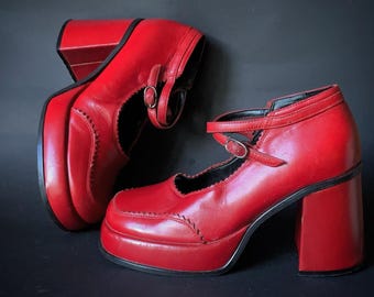 Chaussures plates-formes en cuir rouge vintage des années 90 euro38 US7 fabriquées en Italie