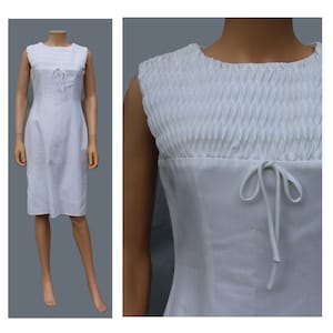 Robe crayon blanche origami des années 1960 / robe d’été blanche sans manches / robe origami