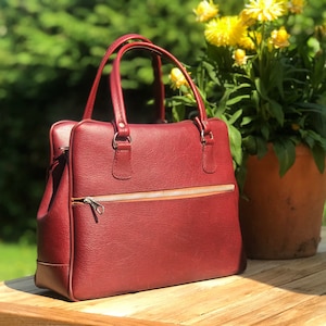 Bolso de vinilo burdeos de la década de 1950 / Bolso de fin de semana de los años 50