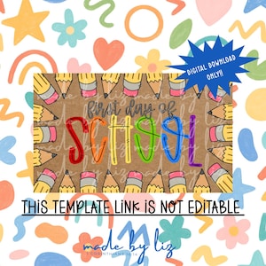Può includere: Un cartello rettangolare con sfondo marrone e un bordo di matite gialle con gomme rosa. Il testo recita first day of SCHOOL in lettere colorate. Un grafico a stella blu indica DIGITAL DOWNLOAD ONLY e il testo sottostante riporta THIS TEMPLATE LINK IS NOT EDITABLE.