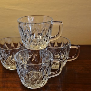 Vintage Punch Bowl Mug Set by Anchor Hocking. Crown Point Pattern. Set of 4 Punch Mugs. Eggnog Cups. Clear Glass. Replacement China. - VG220