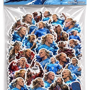Peut inclure: Un sachet en plastique transparent contenant une collection d'autocollants découpés illustrant Erling Haaland dans diverses poses, dont certaines en tenue de Viking. L'en-tête affiche le texte Erling Haaland et Rock n Roll Stickers.
