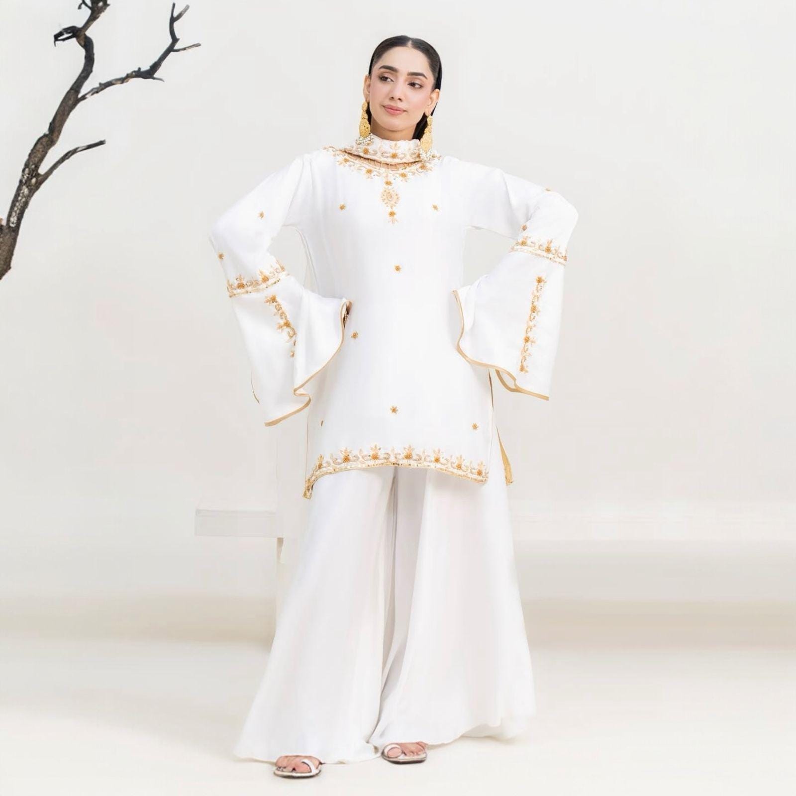 white and gold asian dress Outfit size-xxs-xs