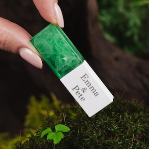 Handmade Emerald Resin Wedding USB 3.0, 8–128GB | White Metal Cap | Personalized Laser Engraving | Custom Gift for Newlyweds & Photographers