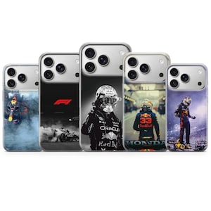 Pode incluir: Cinco capas transparentes para smartphone com imagens de Fórmula 1. Os designs incluem um carro de corrida em fumaça, o logótipo vermelho F1, um piloto com capacete, um piloto com fato Red Bull número 33 e um piloto na pista.