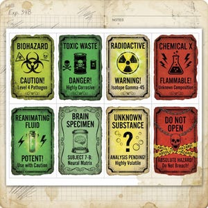 Może przedstawiać: Arkusz ośmiu prostokątnych etykiet z motywami ostrzeżeń laboratoryjnych. Etykiety zawierają tekst, taki jak Biohazard, Toxic Waste, Radioactive, Chemical X, Reanimating Fluid, Brain Specimen, Unknown Substance oraz Do Not Open wraz z ikonami.