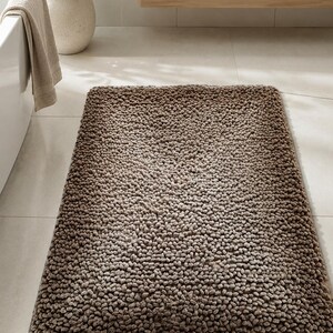 Luxe ombre badmat, shaggy badkamertapijt met kleurverloop, zacht bruin pluche douchemat, gezellig esthetisch interieur, klaar voor verzending