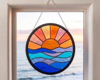 Attrape-soleil en vitrail coucher de soleil sur l'océan, décoration murale à suspendre, art côtier pour la maison, cadeau pour les amoureux de la plage, attrape-soleil en verre coloré
