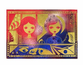 Decorazione murale in metallo "Gold Dolls" in stile Pop Surrealismo. Ottone inciso a mano, dimensioni 21 x 30 cm.