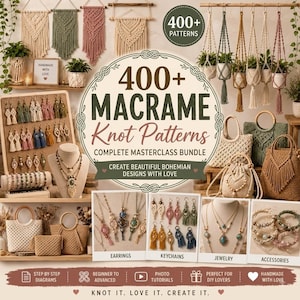 Puede incluir: Una colección digital de más de 400 patrones de nudos de macramé que incluye un paquete de clase magistral. La imagen muestra varios artículos de macramé, como tapices, colgadores de plantas, bolsos, pendientes, llaveros, collares y pulseras en tonos neutros, verdes y rosas con superposiciones de texto.