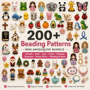 Op de afbeelding: Een verzameling van kralen mini amigurumi figuren waaronder dieren, poppen, fruit en seizoensgebonden items. De tekst luidt 200+ Beading Patterns Mini Amigurumi Bundle, Animals, Dolls, Toys, Fruits, Christian, Seasonal, Home Decor, Beading & More.