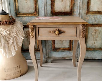 Beautiful Side table French Style